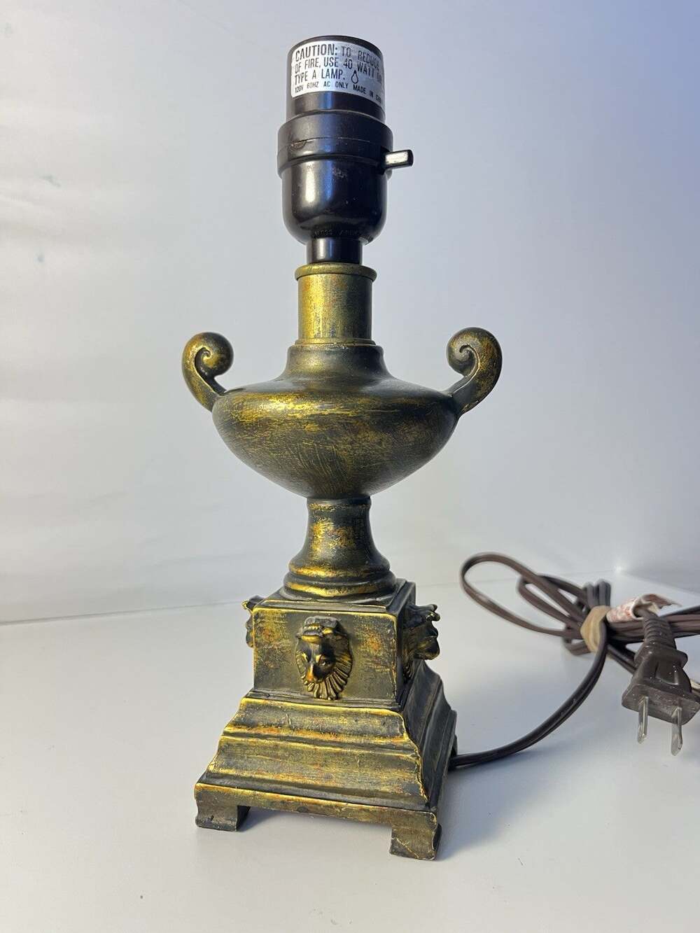 Vintage Style Bronze Urn Table Lamp Lion Head Base Classical Decor Working